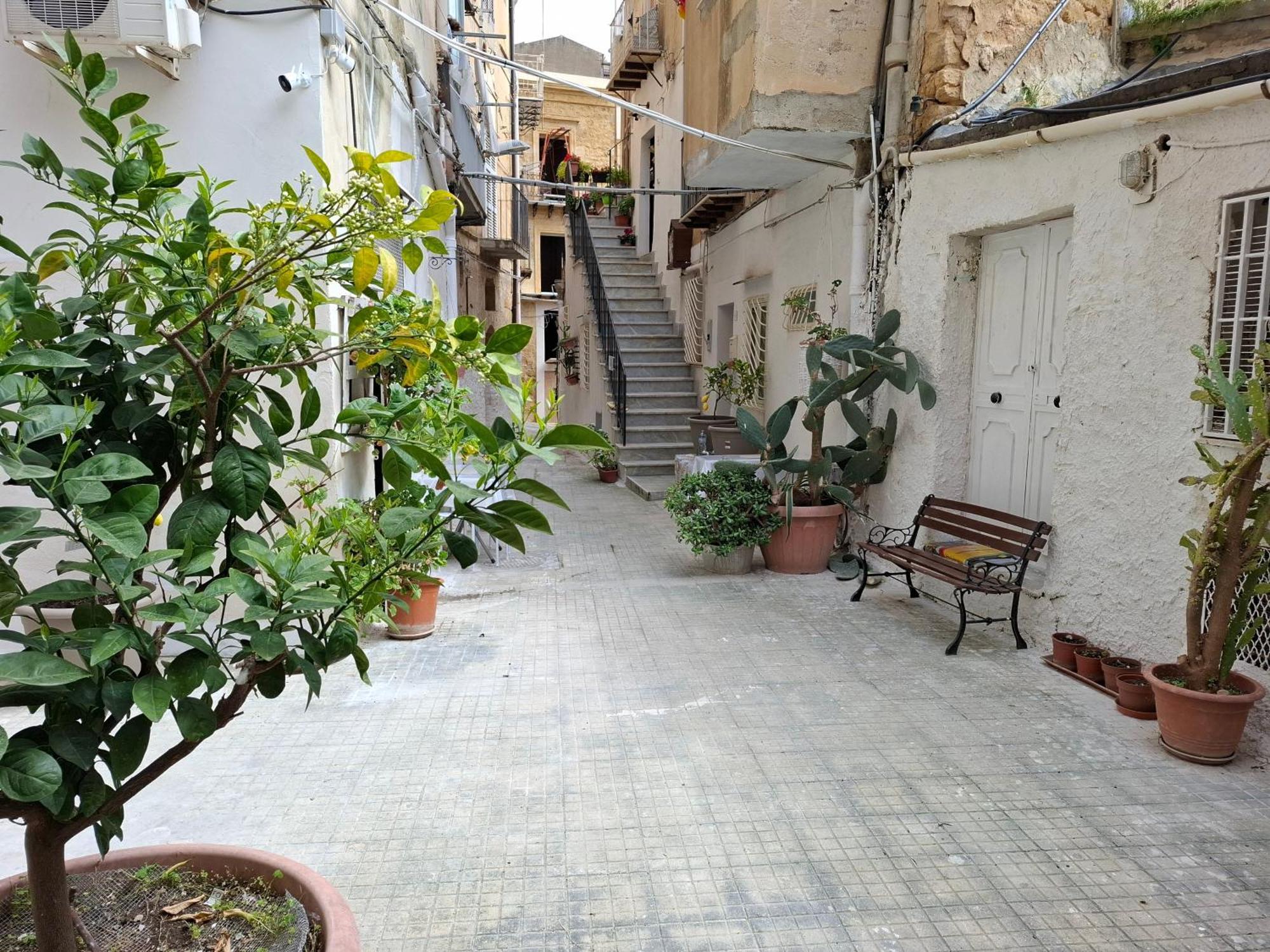 B&B Le Lumie "Il Cortiletto Del Centro" Agrigento Exterior photo